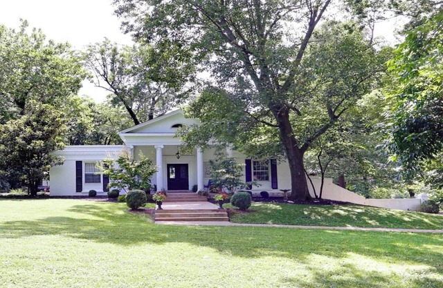 This house is a 5 bedroom(s), 4.5 bathrooms, located in Lexington, KY.