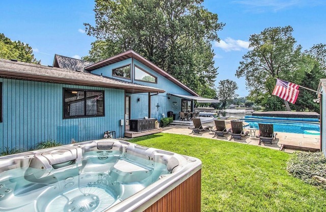 This house is a 5 bedroom(s), 3 bathrooms, located in Coloma, MI.