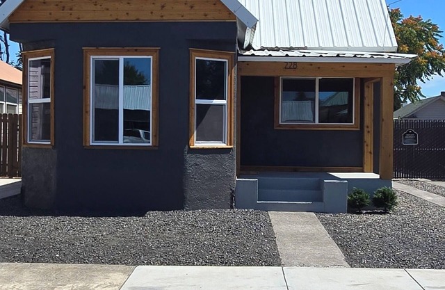 This newly remodeled western-style home is in the heart of Pendleton, sleeps 5!