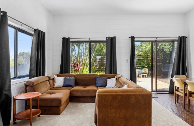 This quaint 2-bedroom property will be your home away from home during your holiday to Woolgoolga!