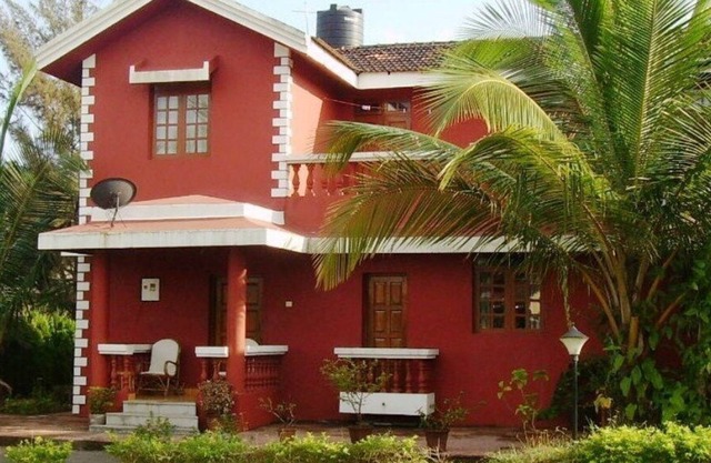 This spacious 3 bedroom villa is only 300m from the very beautiful Varca beach