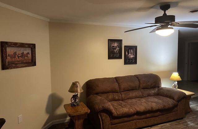 This stylish place is perfect for a family getaway. 5 minutes from KY Lake