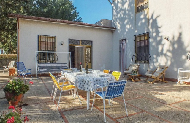 This vacation home is located in the municipality of Salemi, just 750 meters from the highway exit o