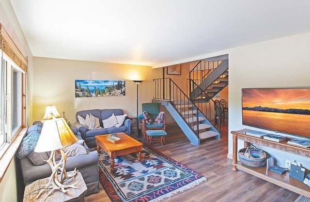 Thompson's Landing-3 bedroom, 2.5 bath-Remodeled with great views from deck