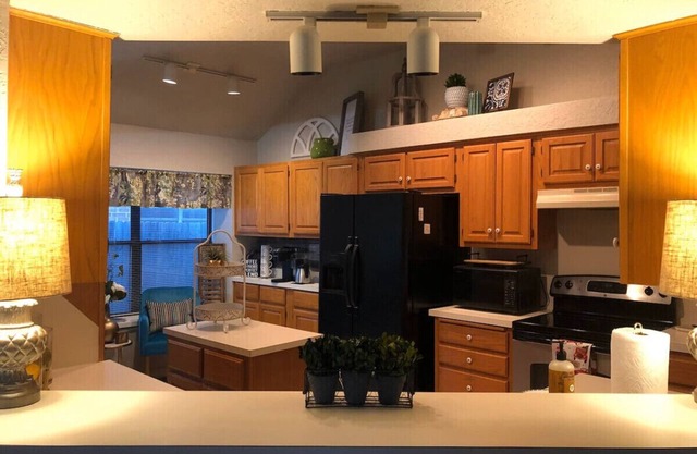 Thoughtfully designed- Sleeps8 Great location