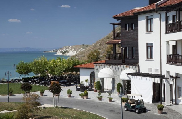 Thracian Cliffs Owners Apartments
