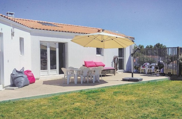 Three-Bedroom Holiday Home In St Michel En L'herm