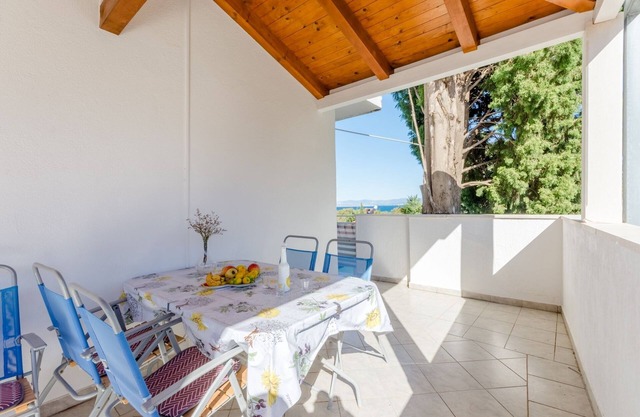 Three bedroom apartment with terrace and sea view Mirca, Brač (A-5613-a)