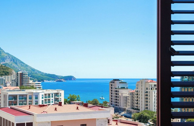 Three bedroom spacious apartment in Bečići
