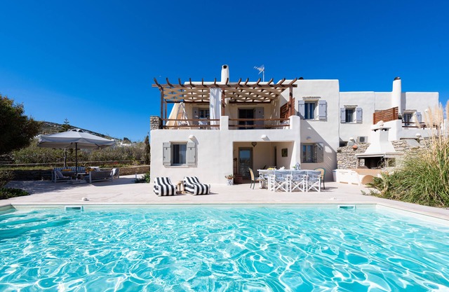Three-bedroom villa with Private Pool with easy access to Parasporos Beach