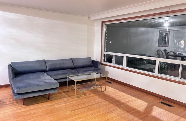 three bedroom whole unit in main floor, free parking