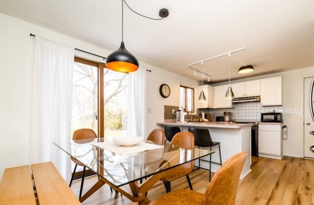 Three Oaks Charmer Close To Downtown! Two Night Summer MIN!