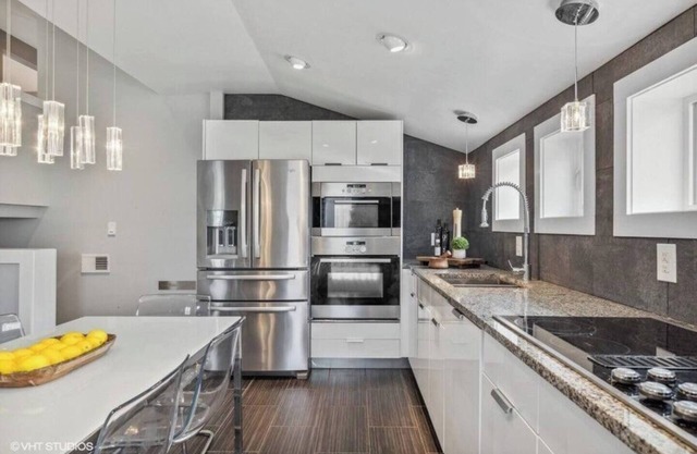 Three Oaks MI! The Nantucket Oasis! Breathtaking Nantucket Retreat!