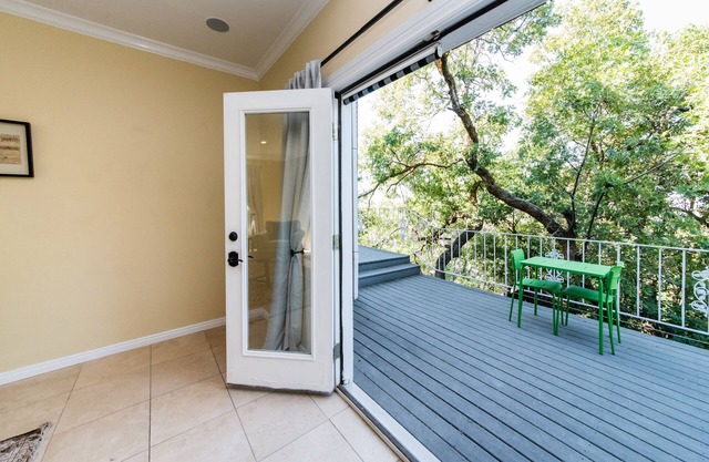 Three stories, great for extended families, amazing views