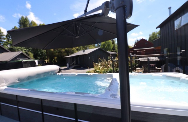 Tiffany resort 3 quality homes plus heated pool and spa