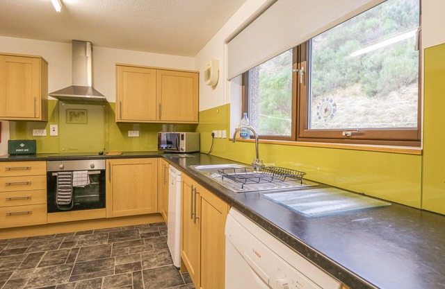 TIGH AN TEARLACH, pet friendly, with open fire in Kincraig