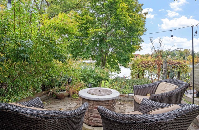 Tiki Retreat-Hot Tub-Fire Pit