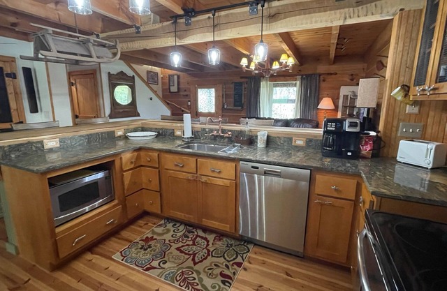 Timber Lodge Retreat at Guntersville Lake