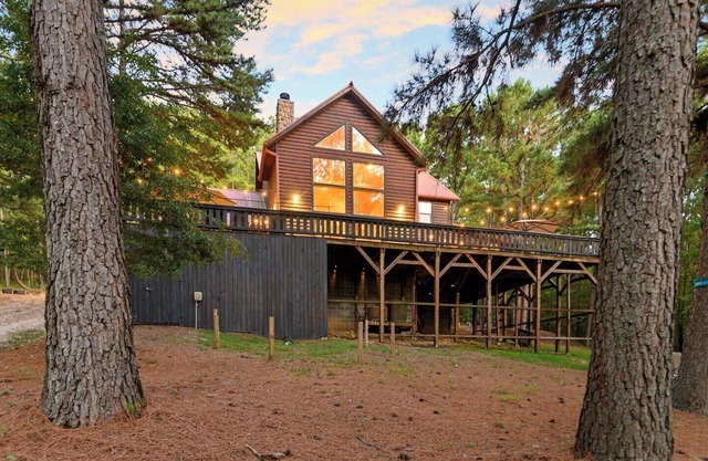 Timber Ridge Retreat-4 Bed/Hot Tub/Views
