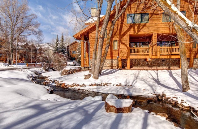 Timber Wolf Lodge 2 Bedrooms TWL-12C by KBM