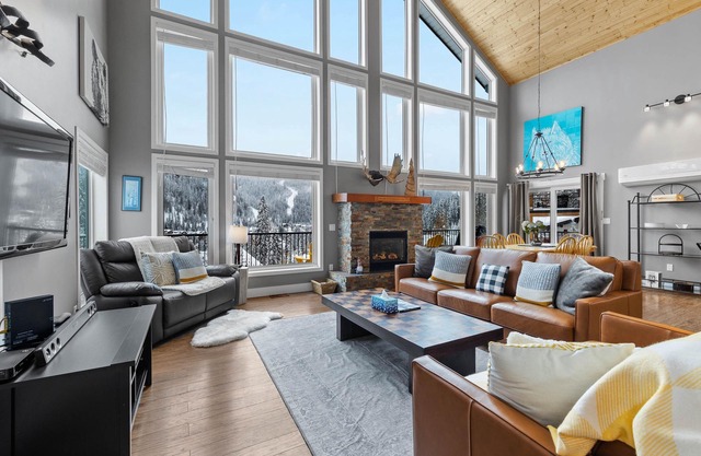 Timberwolf Lodge - Private, Luxurious, Ski-in/Out Chalet