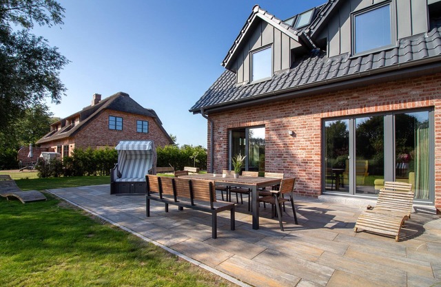 Time by the sea - stylish and specially furnished semi-detached house