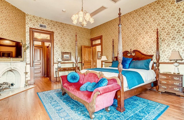 Timeless Elegance | Walk to Capitol & Attractions | Historic Luxury