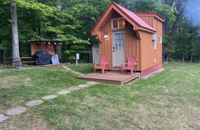 TINY CABIN 5 STAR Clean- French Lick, IN -Private with VIEWS! Best Deal!
