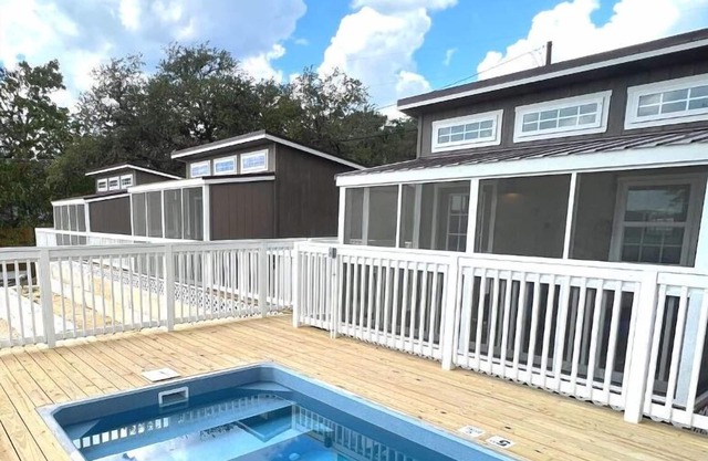 Tiny Home at Medina Lake (w/Hot Tub & Pool)