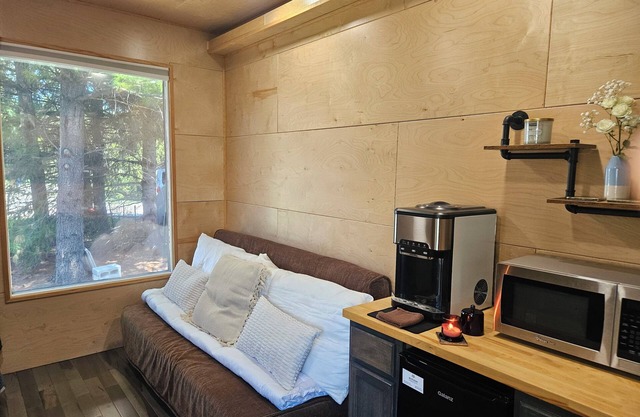 Tiny Home Retreat with hot tub