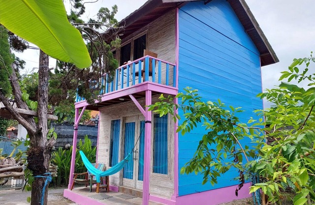Tiny Wood Dream House Steps From The Beach
