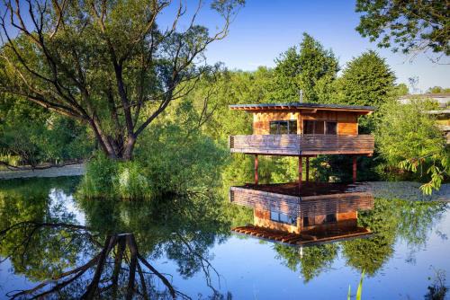 TinyHousebeiDresden spektakuläres winziges Häuschen auf Stelzen im Pferdeteich, Kaminofen, umlaufende Terrasse - Nähe Sächsische Schweiz - Von Juni - September Mindestmietzeit 1 Woche Sa-Sa
