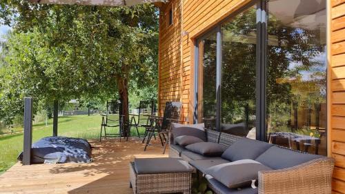 TinyHousebeiDresden unser größtes winziges Häuschen für bis zu 7 Personen, Kaminofen, große Terrasse - Nähe Sächsische Schweiz - Von Juni - September Mindestmietzeit 1 Woche Sa-Sa