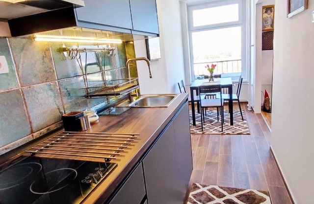 Tizza-Modern 55m2 flat right above the city center, spectacular view