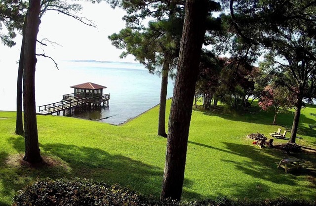 Toledo Bend Lakefront Cabin near the “Chicken Coop”, with Private Boat Launch