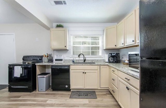 Tomball Bungalow Comfort