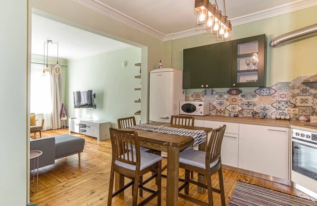 Top Central 2 Bedroom Apartment next to NDK