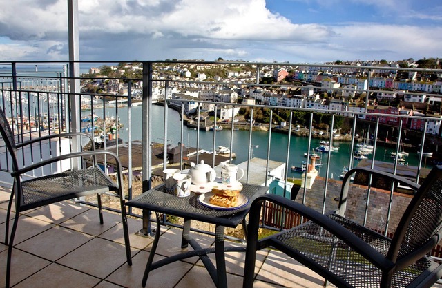 Top Deck 6 - Linden Court