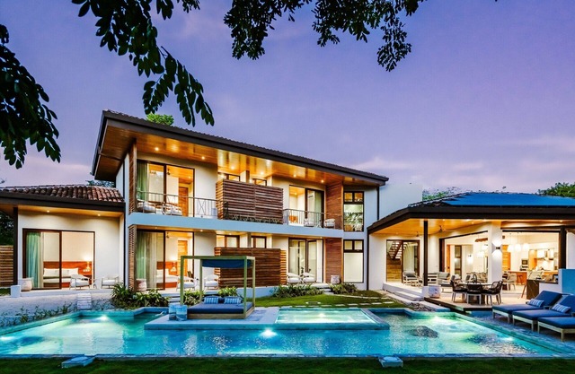 Top Family Vacation Villa with Large Pool & Hot Tub, 5 Minutes walk to the Beach!
