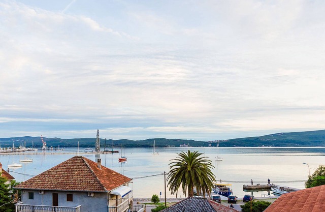 Top-Floor Apartment: Stunning Sea Views Steps from the Beach