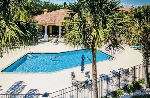 Top-Floor Coastal Condo - 2BR 2BA, Pool & Pickleball, Near Beach,Gated Community
