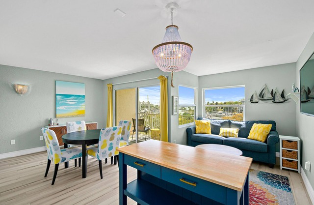 Top Floor - Downtown Condo with Marina Waterfront View