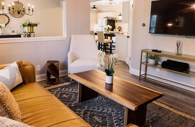 Top floor of 2 flat! Newly remodeled 2 bed, 1.5 bath unit