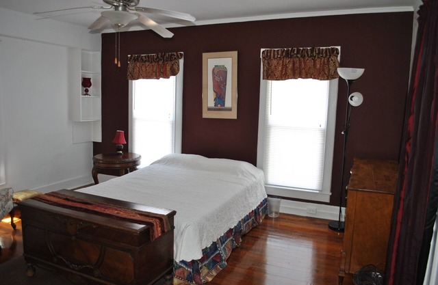 Top floor of Victorian, 2/2, near Stetson, sky diving, springs, river, beaches