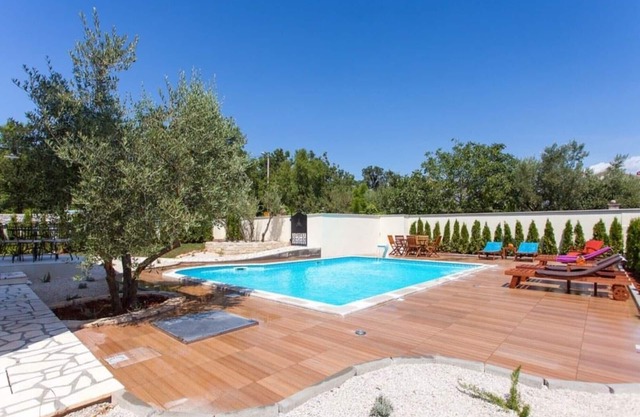 Top furnished apartment with pool near Porec