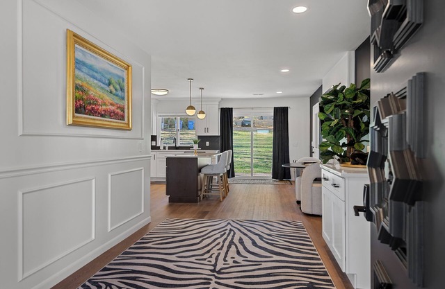 Top-Rated Premier 3-Bedroom Spotless & Charming Home