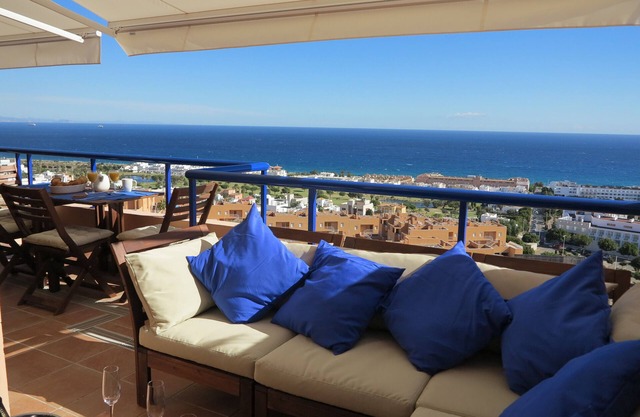 TOPLIGGING: Luxury penthouse, golf, terrace 180 ° fantastic sea view, free Wifi