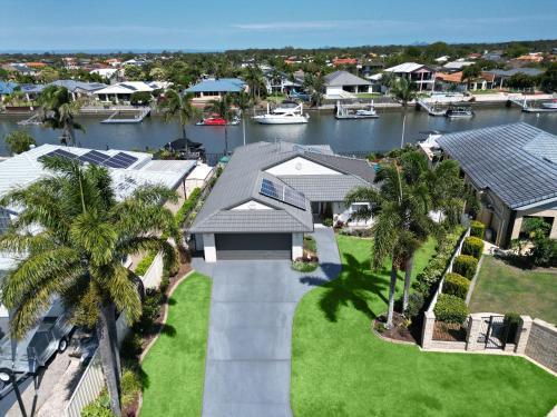 Topsail Tides Absolute Canal Waterfront Banksia Beach
