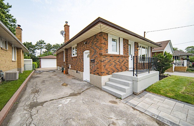 Toronto 6 Bedroom Free parking and Wi-fi