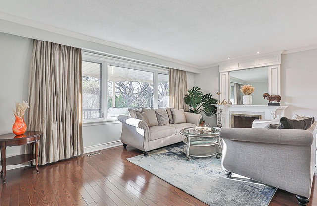 Toronto Back To Park Luxury Detached 4 Bedroom 2 Bathroom Double Garage House